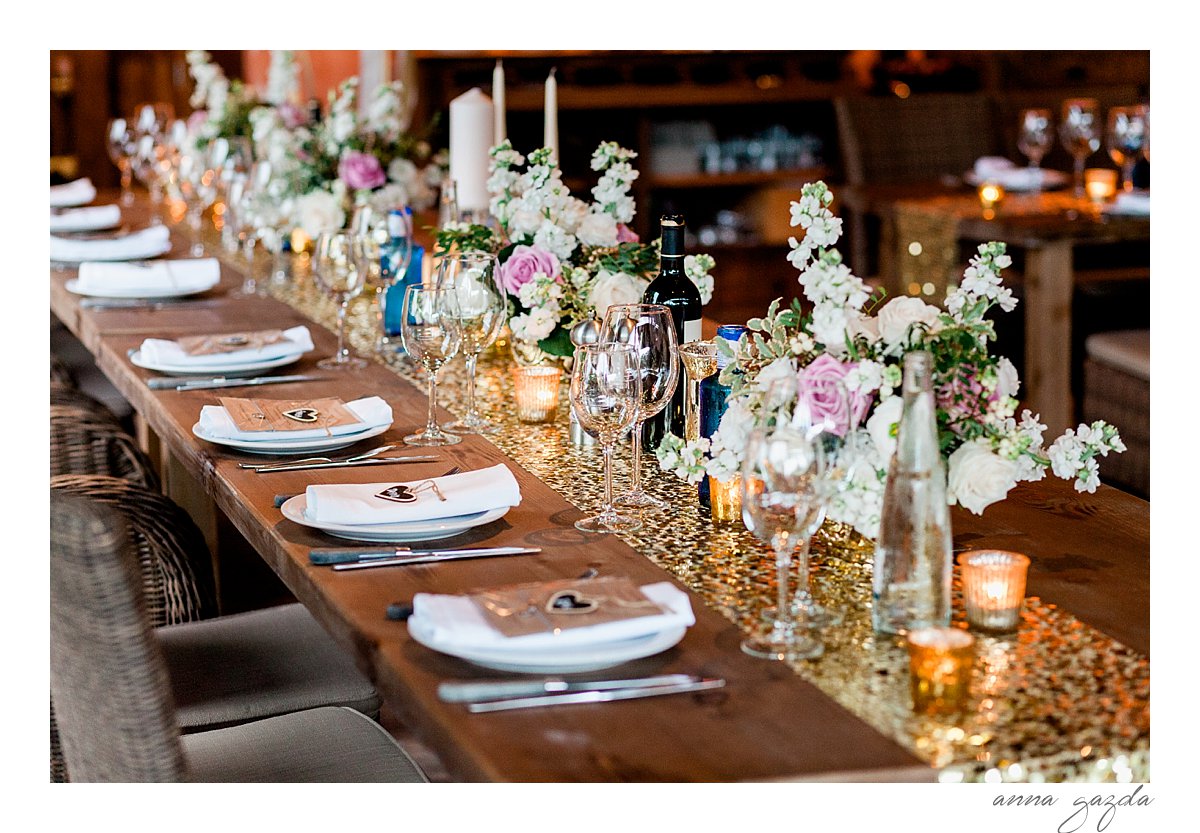 pink and white flower with gold cutlery and sparkling details create a stylish and timeless wedding decor