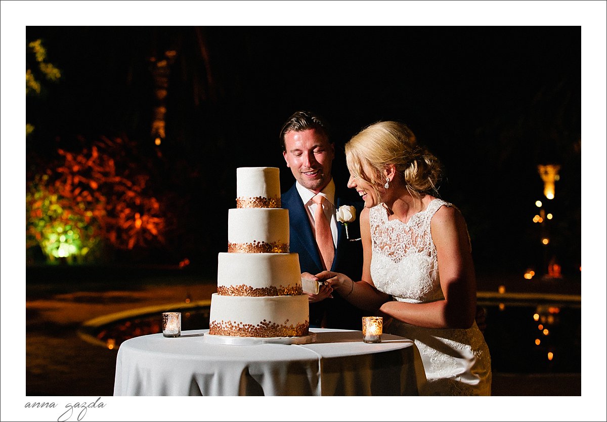 elegant white and gold wedding cake Marbella