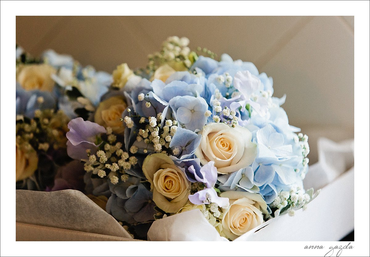 white and blue bridal bouquet Benahavis