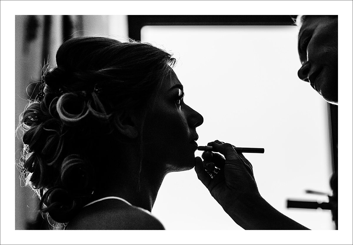 bride getting ready in a villa in Marbella