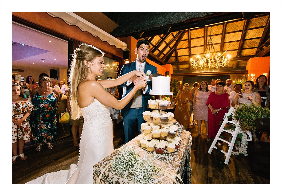 Tikitano wedding cutting of the cake